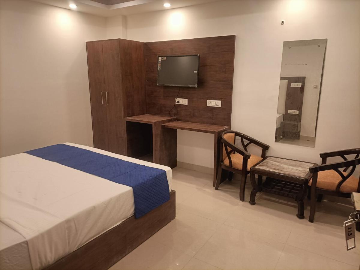 Family Hotel Tark Near Igi Airport Delhi New Delhi Eksteriør bilde