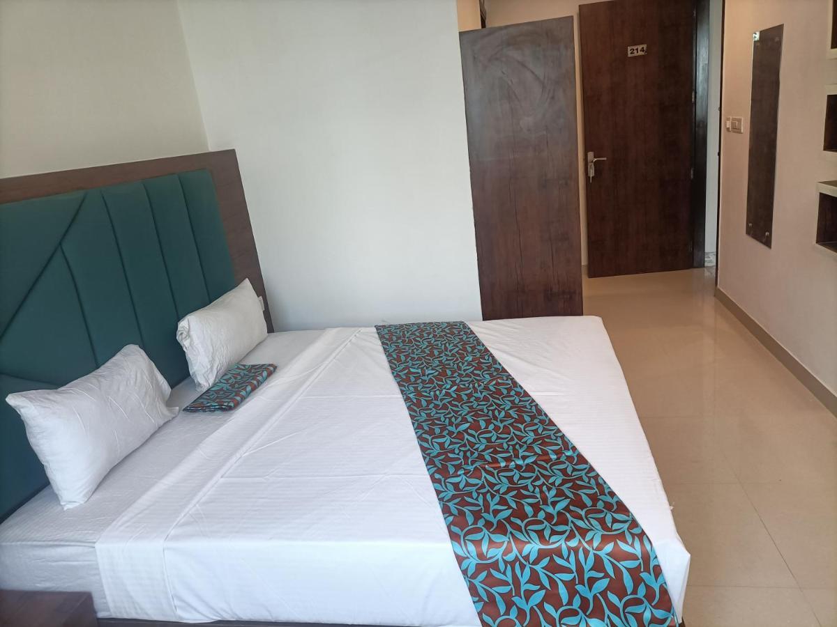 Family Hotel Tark Near Igi Airport Delhi New Delhi Eksteriør bilde