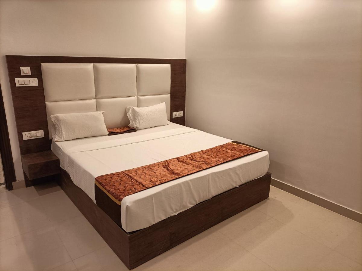 Family Hotel Tark Near Igi Airport Delhi New Delhi Eksteriør bilde